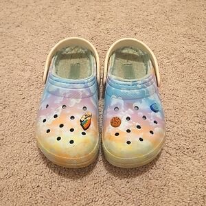 Crocs Fleece Lined in Blue Size 2Y